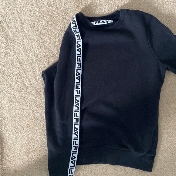 Lightly worn black FILA crewneck - Picture 2 of 3